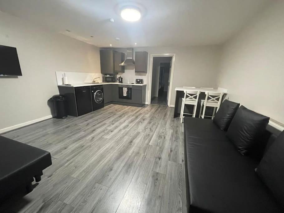 Hosted By Ryan - 2 Bedroom Apartment Liverpool Exterior foto