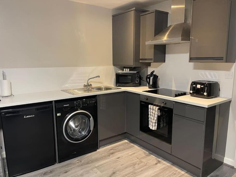 Hosted By Ryan - 2 Bedroom Apartment Liverpool Exterior foto