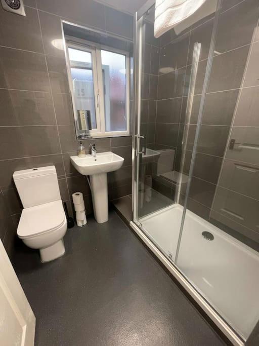 Hosted By Ryan - 2 Bedroom Apartment Liverpool Exterior foto